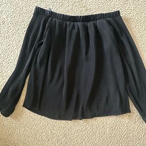 Black finely pleated top